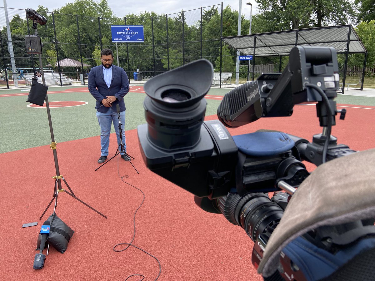 AdamDabrowski2's tweet photo. Going live tonight with @AhmarSKhan for @globalnewsto in a few minutes, with the story of a brand new baseball diamond, named in honour of the late Roy Halladayb#BlueJays #DocHalladay #News #Scarborough https://t.co/21jbfyBmeZ