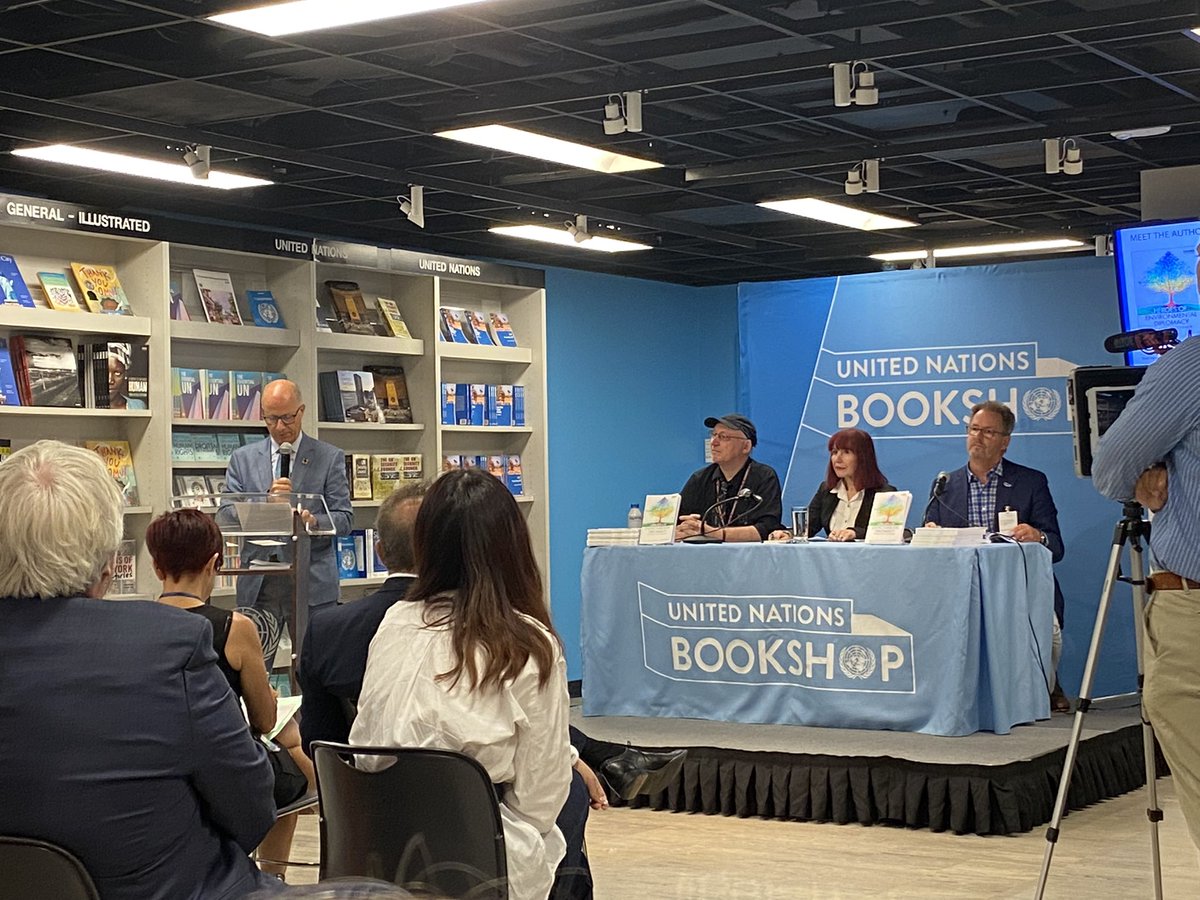 Meeting the authors of Heroes of Environmental Diplomacy @felixdodds & Chris Spence and getting inspired #unbookshop #hlpf