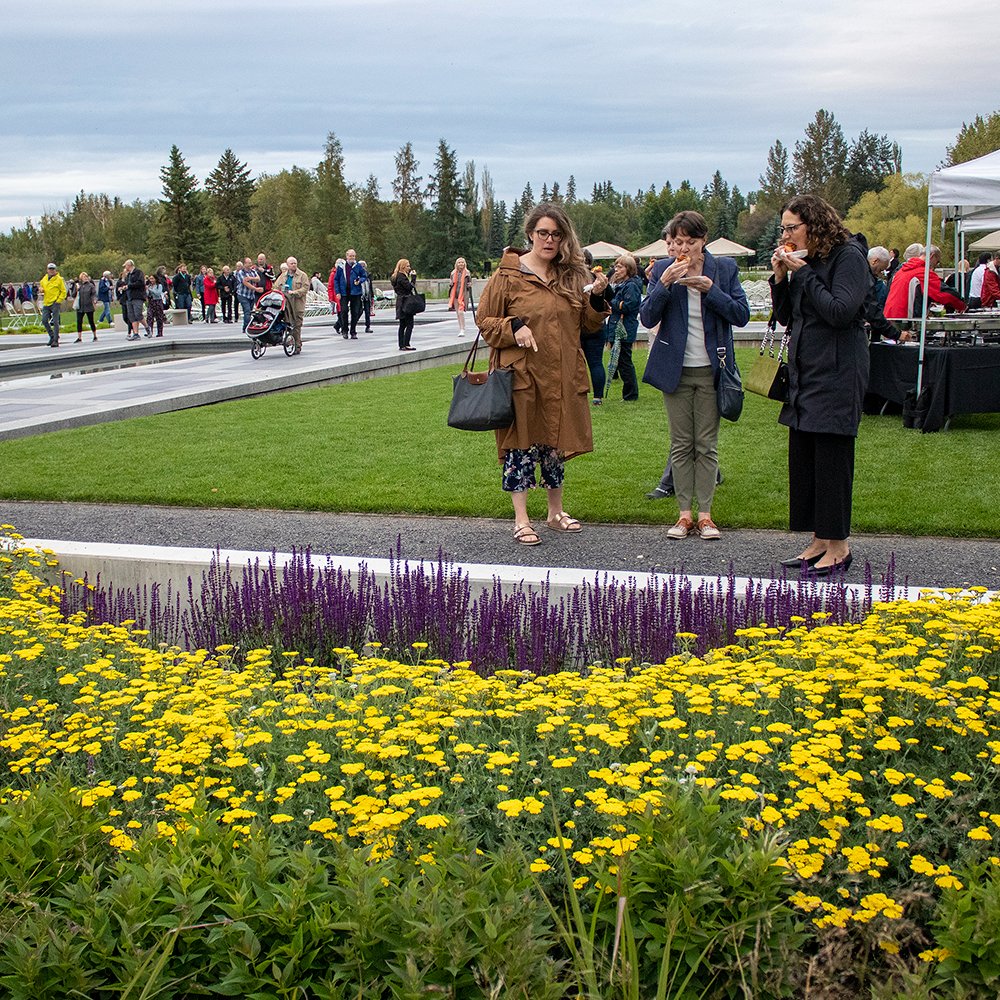 edmontonopera's tweet photo. We are only 43 days away from celebrating summer with live music, food, and wine at the picturesque @uabotanicgarden at Opera al Fresco! 🌿🍷🎶
Get your tickets here: https://t.co/HDDyGSEy9I!
#yeg #yegarts #operaalfresco #edmontonopera #edmopera #ournewadventure https://t.co/7hpgKNVLY1