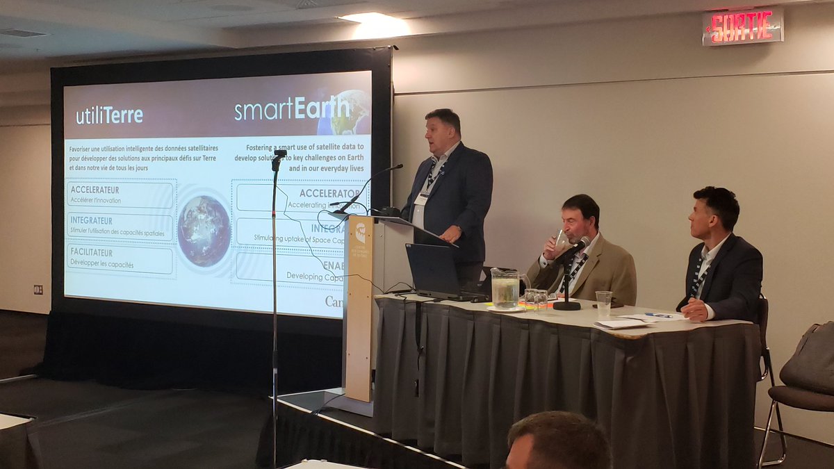 CRSS__SCT's tweet photo. Yves Crevier of @csa_asc @asc_csa is presenting the #smartearth program at the #csrs2022 #sct2022 https://t.co/pFgtqkEyeh