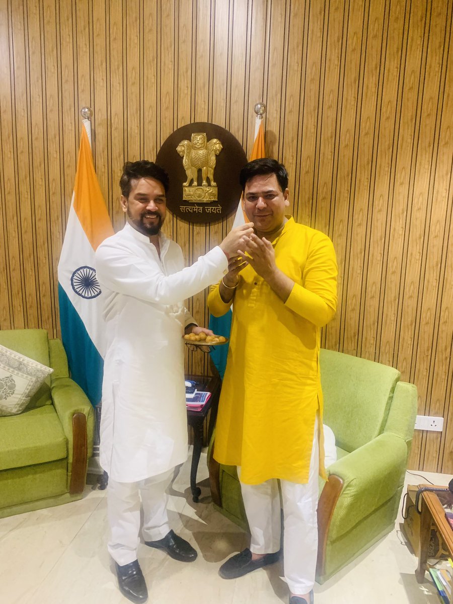johnyrathi's tweet photo. आज जन्मदिन के अवसर पर हमारे प्रेरणा स्त्रोत माननीय कैबिनेट￼ मंत्री श्री @ianuragthakur  जी का आशीर्वाद प्राप्त हुआ..। https://t.co/ncsKvc4V1p