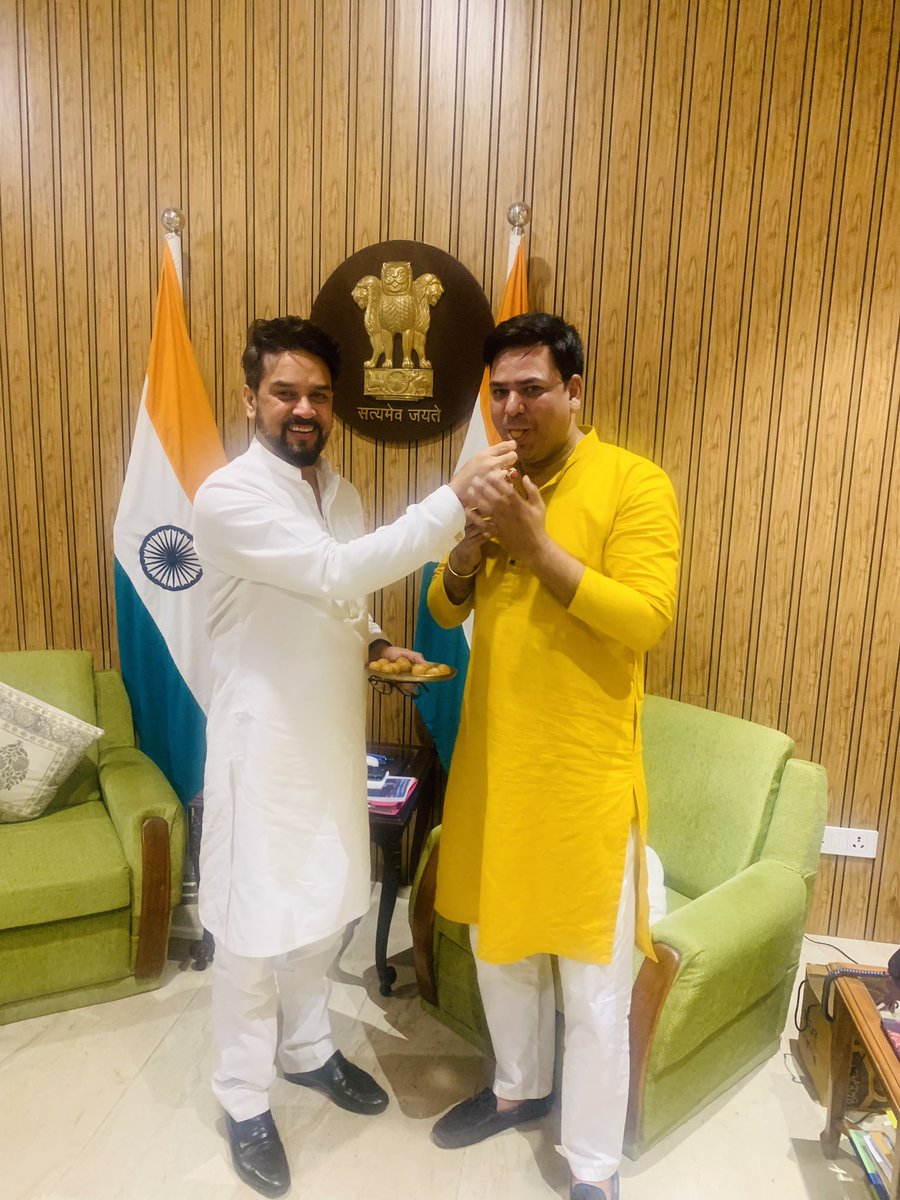 johnyrathi's tweet photo. आज जन्मदिन के अवसर पर हमारे प्रेरणा स्त्रोत माननीय कैबिनेट￼ मंत्री श्री @ianuragthakur  जी का आशीर्वाद प्राप्त हुआ..। https://t.co/ncsKvc4V1p