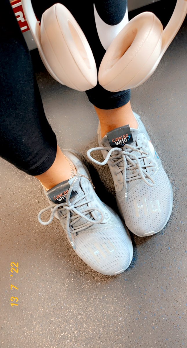 BoujieMela's tweet photo. Gym time 💪🏾 still my favorite pair of sneakers 👟 #CancerWho? #FuckCancer https://t.co/KLR8q5sOp0
