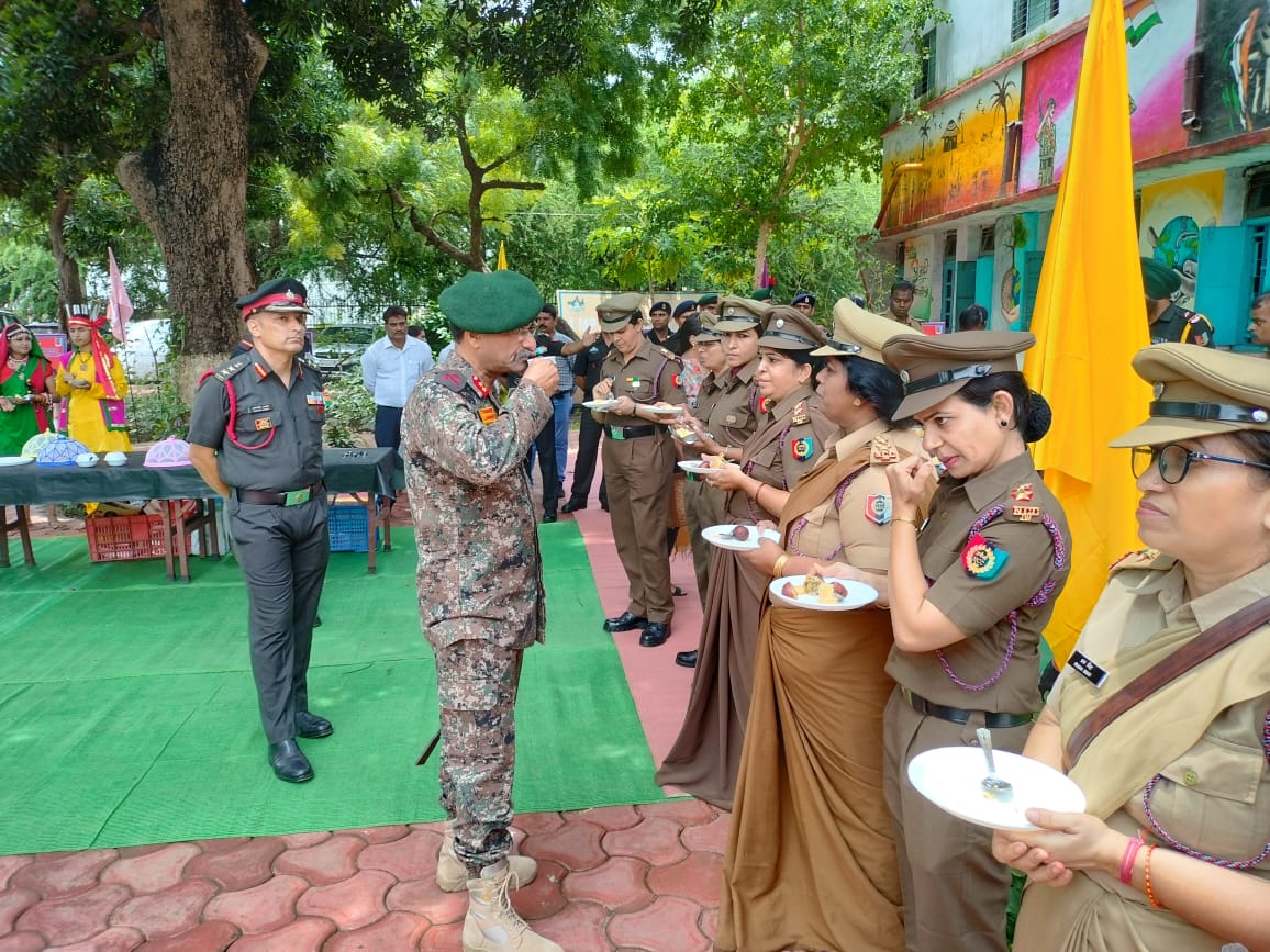 NBhopalgroup's tweet photo. Maj Gen Ajay Mahajan, ADG MP &amp; CG Dte NCC visited 4 MP Girls bn NCC. He was briefed on NCC activities undertaken by unit. He motivated the cadets by awarding medals and prizes to cadets. 
@HQ_DG_NCC @NccDteMPCG @schooledump @highereduminmp 
#ADGvisit https://t.co/foED8hE6iy