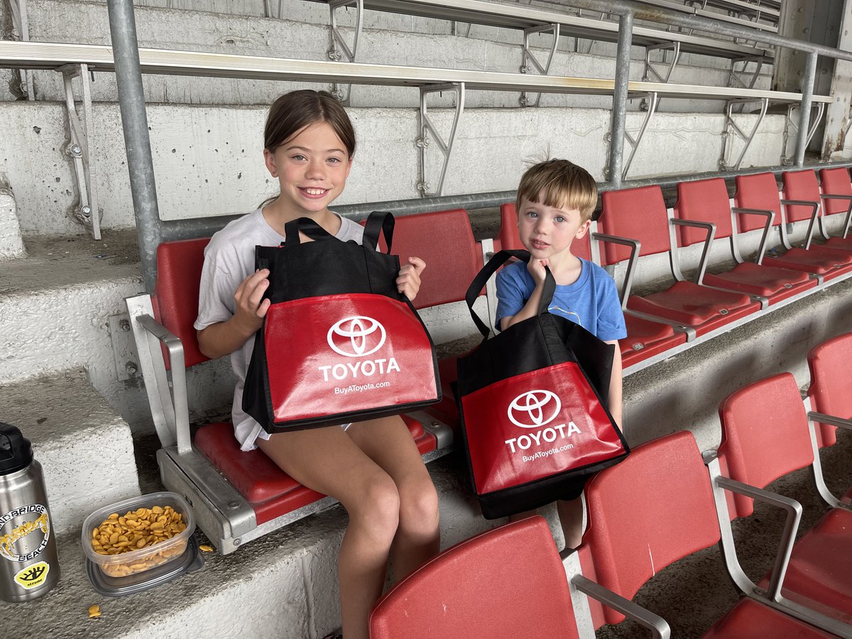 pennrelays's tweet image. What a great night at Franklin Field on Saturday!

Thank you to all the runners and fans that came out for the 𝙋𝙚𝙣𝙣 𝙍𝙚𝙡𝙖𝙮𝙨 𝙎𝙪𝙢𝙢𝙚𝙧 𝙎𝙝𝙤𝙬𝙘𝙖𝙨𝙚 presented by @Toyota!

📸bit.ly/3aAzueV
📊bit.ly/3o8QdcF