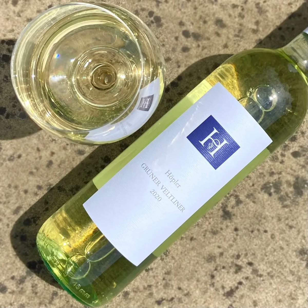 Glorious sunshine calls for glorious wine! ☀️
We have an extra-special Free Friday tasting for you all this week! 
We will be joined by Louise from Hoepler Winery.
Join us for a guided tasting of 4 Hopler wines between 5pm and 7:30pm this Friday.