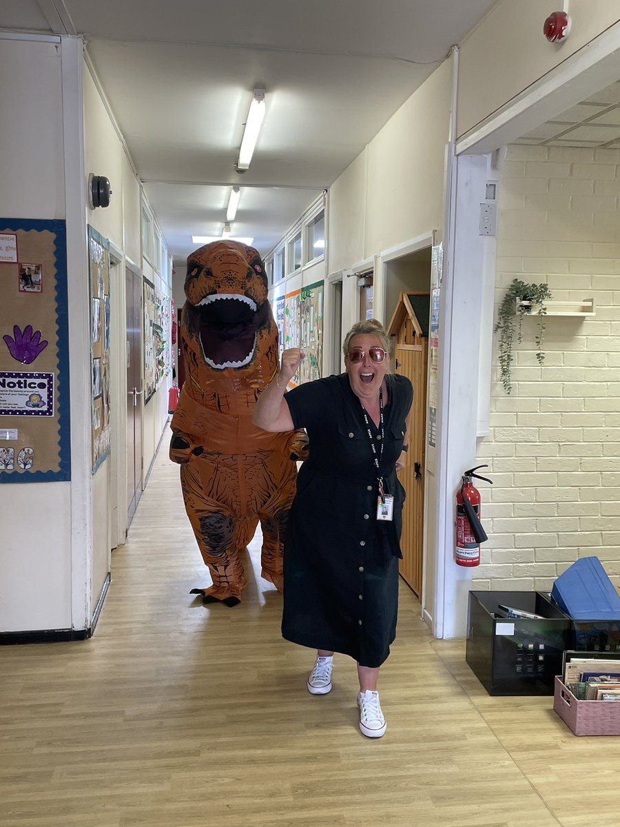 MissLAllen's tweet photo. @BrynGwalia Had a unusual visitor at play time this afternoon! 🦖 https://t.co/T5LrZSl01P