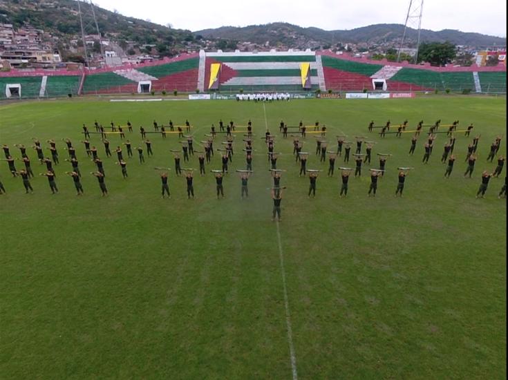 CedeDoc's tweet photo. #Portoviejo| Cadetes de la Escuela Superior Militar Eloy Alfaro presentaron varias  gimnasias militares a la población civil.

Marcialidad, disciplina y espíritu militar reflejaron  en cada presentación. https://t.co/QUnxg9KlXo