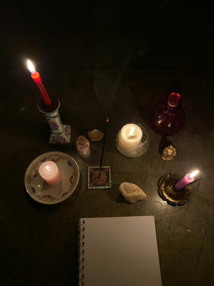 Catalin60041066's tweet photo. Afternoon my witches I love you all #witchcore #babywitch #witchcraft #teareading https://t.co/XRqe6PpGn8