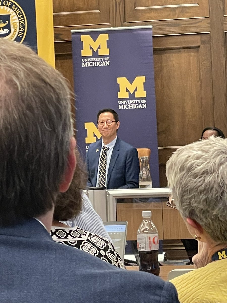 AlisonNarayanUM's tweet photo. Over the moon to be welcoming Santa Ono as the 15th President of the University of Michigan ππ
@UMich @ubcprez https://t.co/gyTY3PL85Q