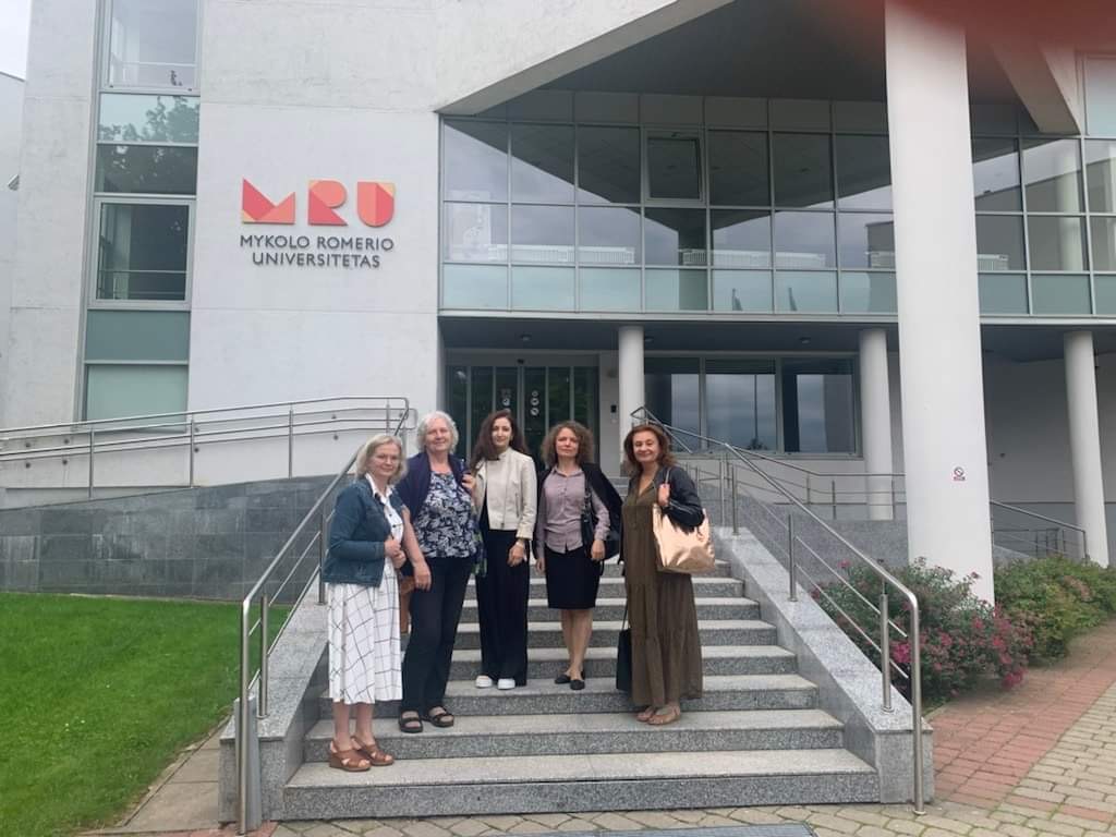 FECU_Rk's tweet photo. We continue to educate our teachers in innovative education methods. This time in Vilnius, Lithuania!
🙏💪🥇
#ulca #education #ErasmusPlus #Lithuania 

https://t.co/xlDhkRBGj3 https://t.co/3u28iBGraA
