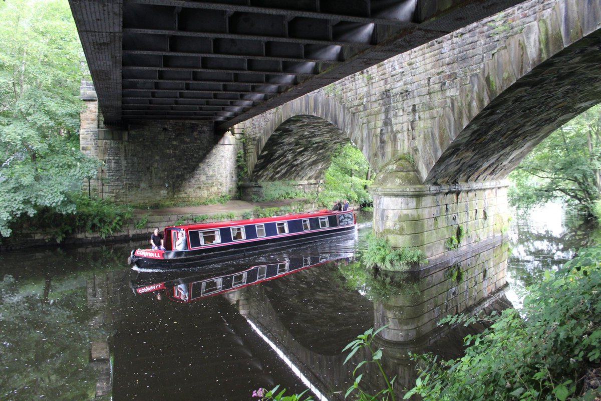 BridgesCanal's tweet photo. Bradley Viaduct No 21 .. Calder &amp; Hebble Navigation .. #CooperBridge #Huddersfield @CRTYorkshireNE @CanalRiverTrust #WestYorkshire @CRTBoating #LifesBetterByWater https://t.co/JLGr5QKmYm