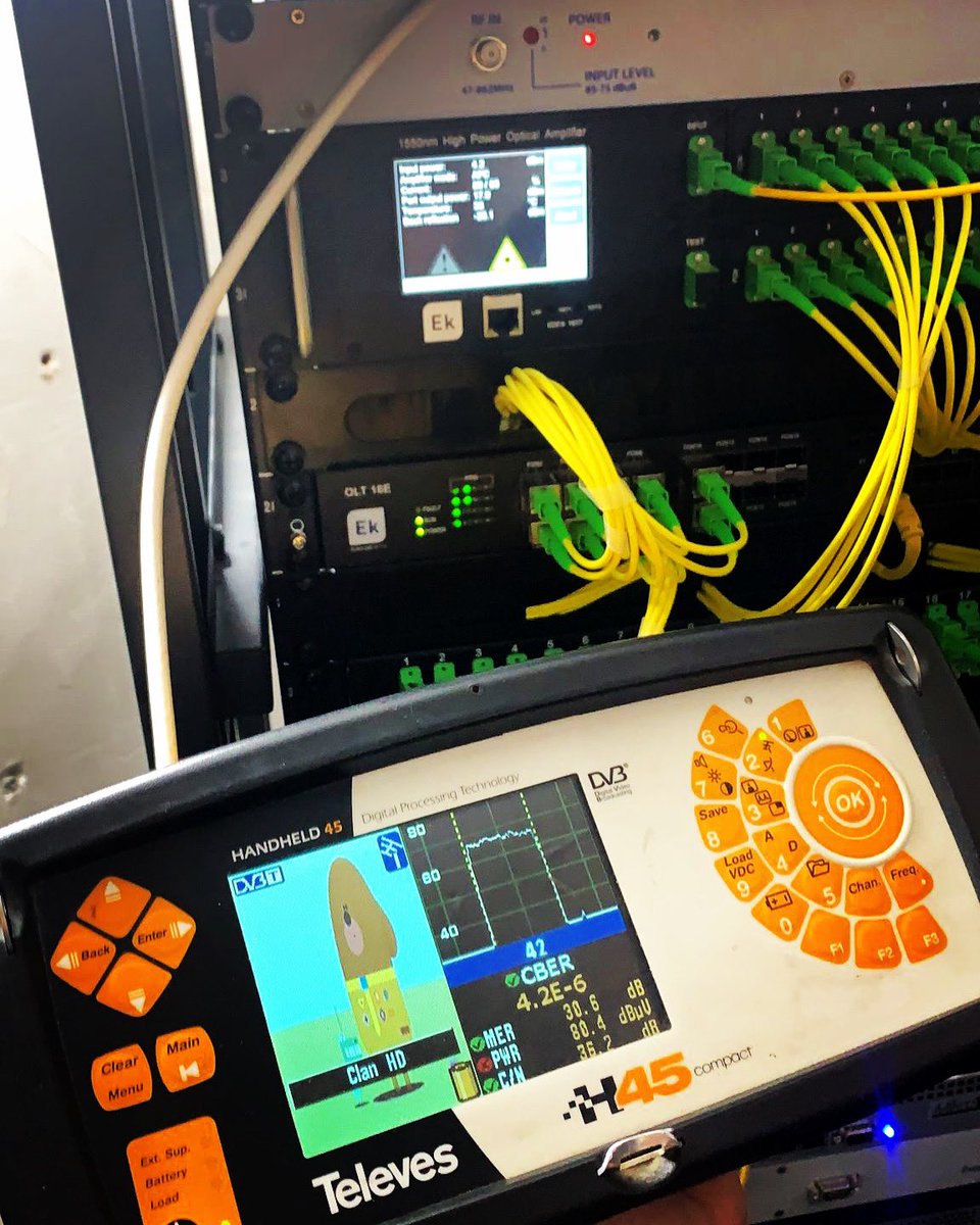 SOCASSAT's tweet photo. Los huéspedes de los hoteles y apartamentos cada vez demandan mayor conectividad 🖥🖥🖥  
Las redes GPON permiten llevar una fibra óptica a cada habitación. Llámanos y te haremos el estudio. #SomosSocassat #Somosunequipo #Canarias #Hospitality #WiFi https://t.co/gay4gknGLS