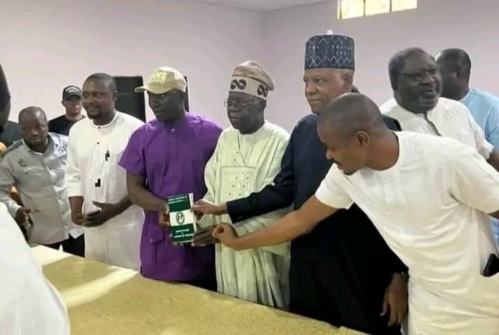 Onigbinde_Abdul's tweet photo. 😂😂😂😂
Your NANS President is busy enriching his pocket
#EndNANS https://t.co/gM0Rrvjy01