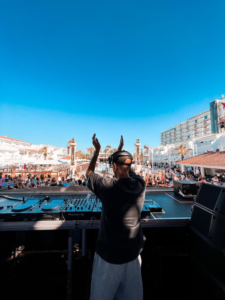 THIS WAS SOOOO FUN!! thank you so much <a href="/ushuaiaibiza/">Ushuaïa Ibiza Official</a> and <a href="/tomorrowland/">Tomorrowland</a> for this opportunity 🙏🏻🎉 

and once again thank you <a href="/NickRoyaards/">Nick Royaards</a> and <a href="/likemike/">LIKE MIKE</a> for making this happen, love you ❤️