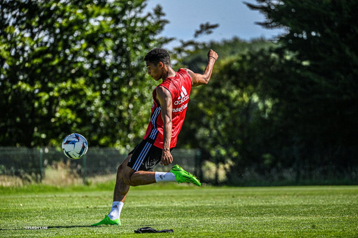 ACAjaccio's tweet photo. 67' Deuxième but pour nos Acéistes ! Yanis Cimignani s'illustre sur coup france. 2-0 #ACACNFC #Préparation https://t.co/VGtg0uazdE