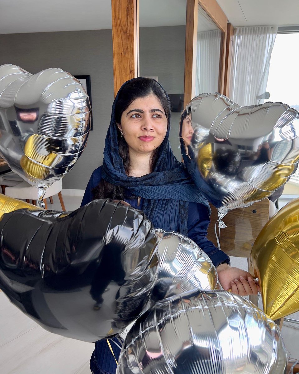 Malala's tweet photo. 25 years old and I still haven't figured out how to master the balloon shot 😂 

thank you to everyone for the wonderful birthday wishes ♋️ I feel overjoyed and ready for what the next year brings 💖 https://t.co/SwJvLyAc3A