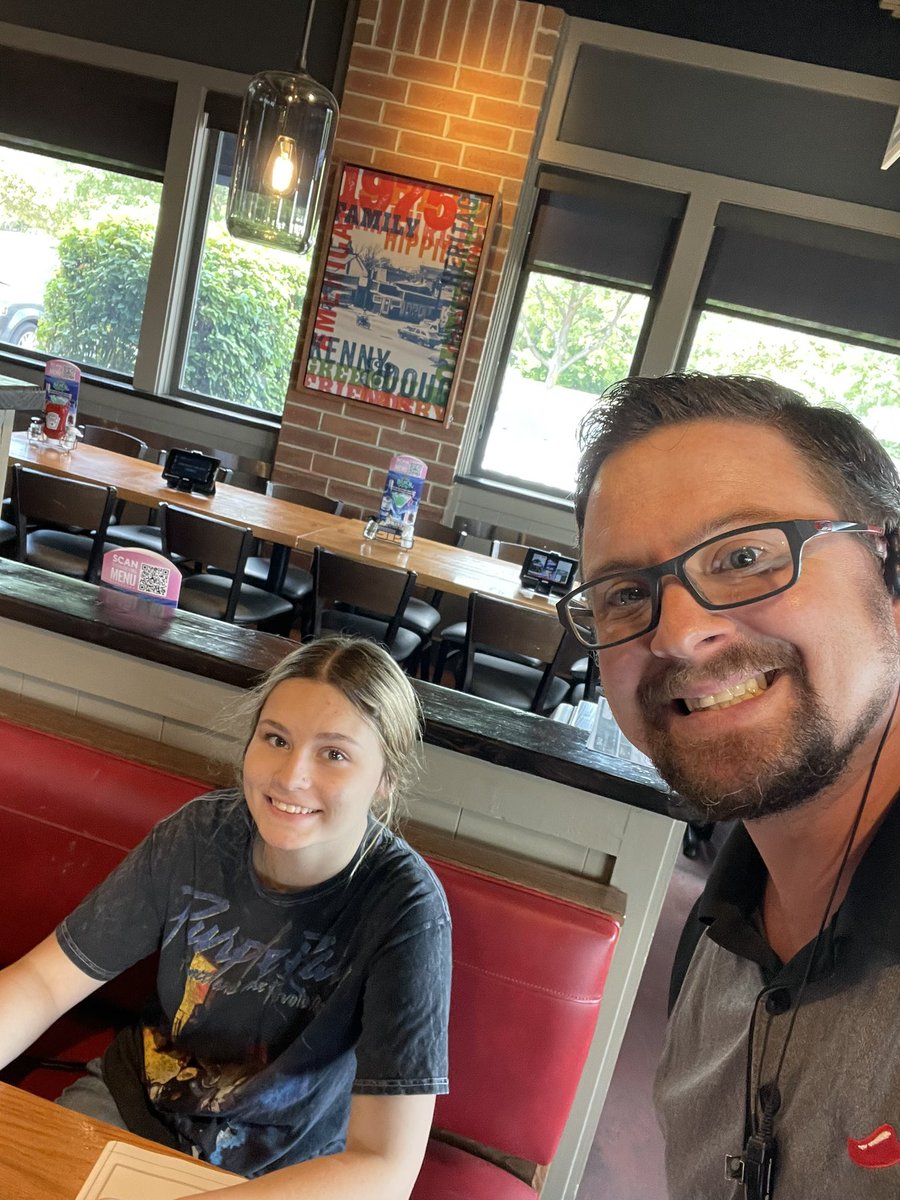 yardbird83's tweet photo. #Firstdays for days here @Chilis Oswego! Welcome to the squad Devin and Ashley! ๐ถ โค๏ธ ๐ช๐ผ #VFDO @clflesh @aLee1529 @twchilihead @chilislovin https://t.co/fPy5YFsuqb