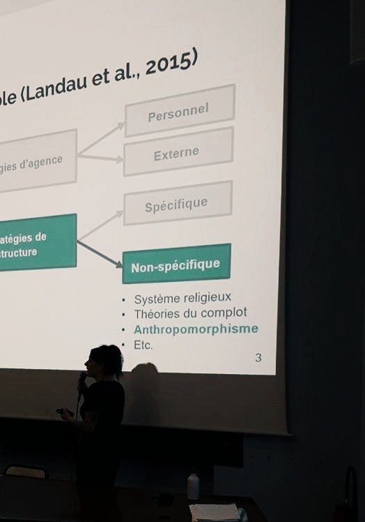 #CIPS2022 à Bordeaux ✨

Une présentation Blitz et des cannelés plus tard...

**L'anthropomorphisme : une stratégie de compensation d'un manque de contrôle**
Études à partir du cadre théorique de Landau et al. (2015)

Merci à l'équipe d'orga !
