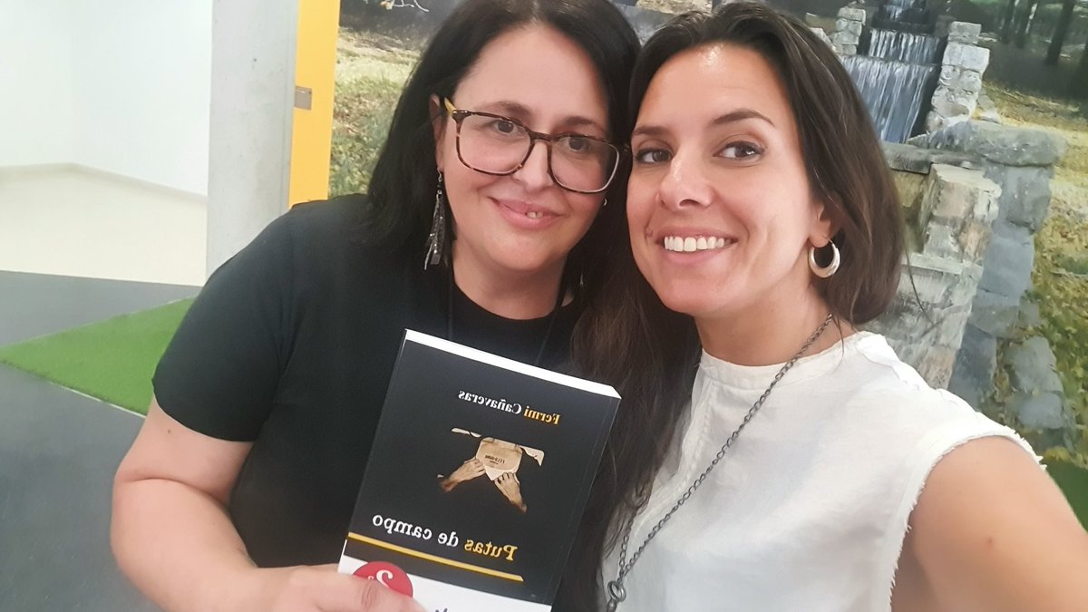 🎁📖 Y entre sesión y sesión de #CursosTorres llega @fermicanaveras y te regala su libro #PutasDeCampo de @molinosygigants ¡Gracias y felicidades por la 3a edición!