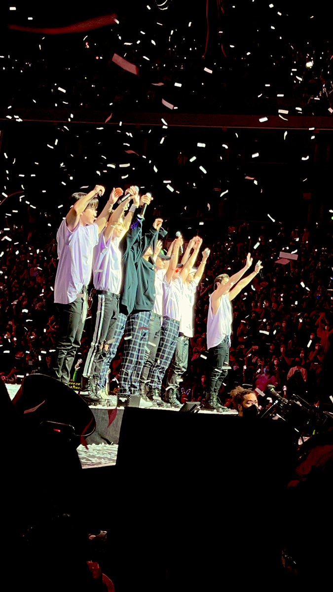LeebitSwolfchan's tweet photo. It was a first ever concert I had so much fun, it was truly a night I can never forget, I hope I can see them again soon they really did fill my heart with joy and happiness! Stays are so nice and we truly are a family like CHAN said❣️
#StrayKidsinOakland #StrayKids_2ndWorldTour https://t.co/b7pu0TMtrE