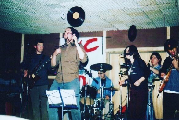 rodfaune's tweet photo. Cuanta antigüedad en una sola foto 😝 #band #friends #musicband #guitarplayer https://t.co/xkyV8ct0uF https://t.co/IgMrjsYMtQ