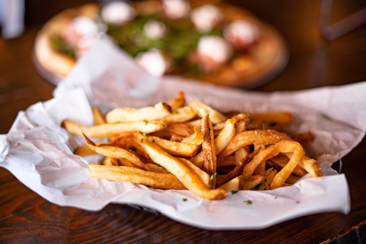 pbjwestloop's tweet photo. Celebrate FRY-day with us on a Wednesday for #NationalFrenchFryDay today. ๐
Enjoy 50% off our Regular and Truffle Fries from 3-6pm during our Happy Hour!
#PBJWestLoop #westloop #pizza #Beer #jukebox #HappyHour #Chicago #DogFriendly #Patio #WestLoopBestLoop https://t.co/t2nZ4DvR4O