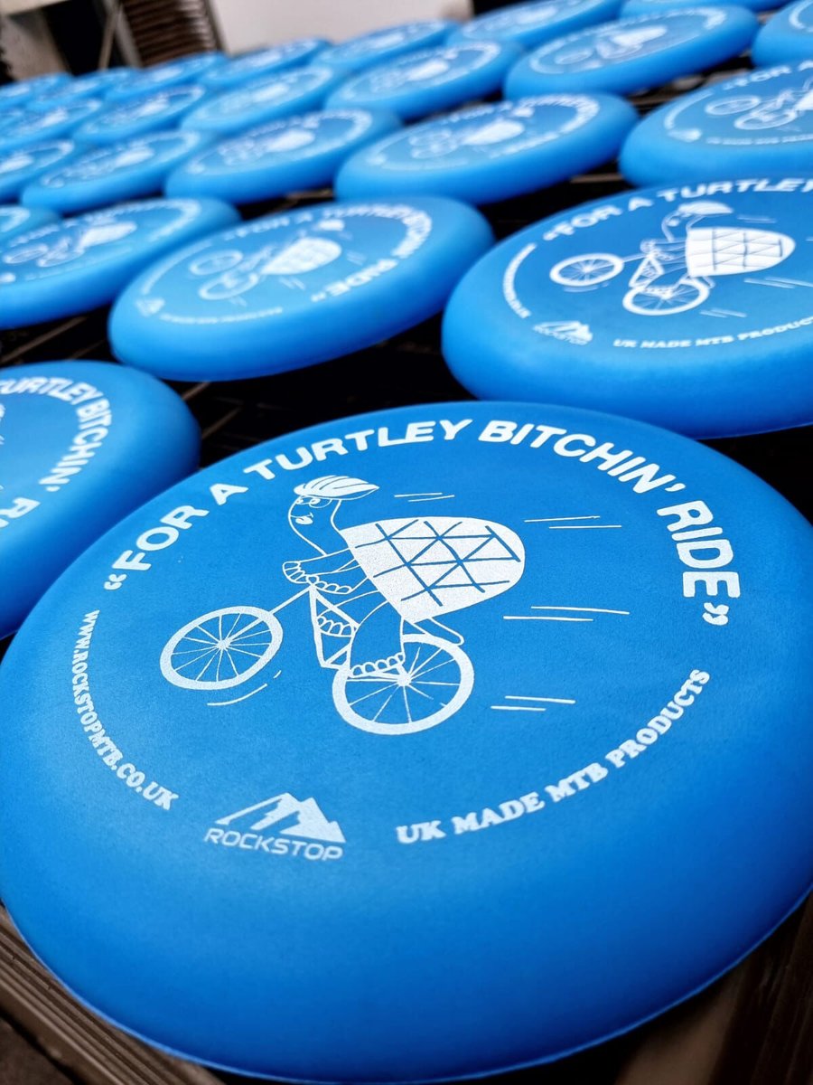 RockstopMTB's tweet photo. Nothing says mountain bike festival like a printed frisbee, with what can only be described as the most terrifying turtle you have ever seen on it 🐢

Rumour has it, these will be flying around at @ardrockenduro 👀 https://t.co/8RTUmCFVhj