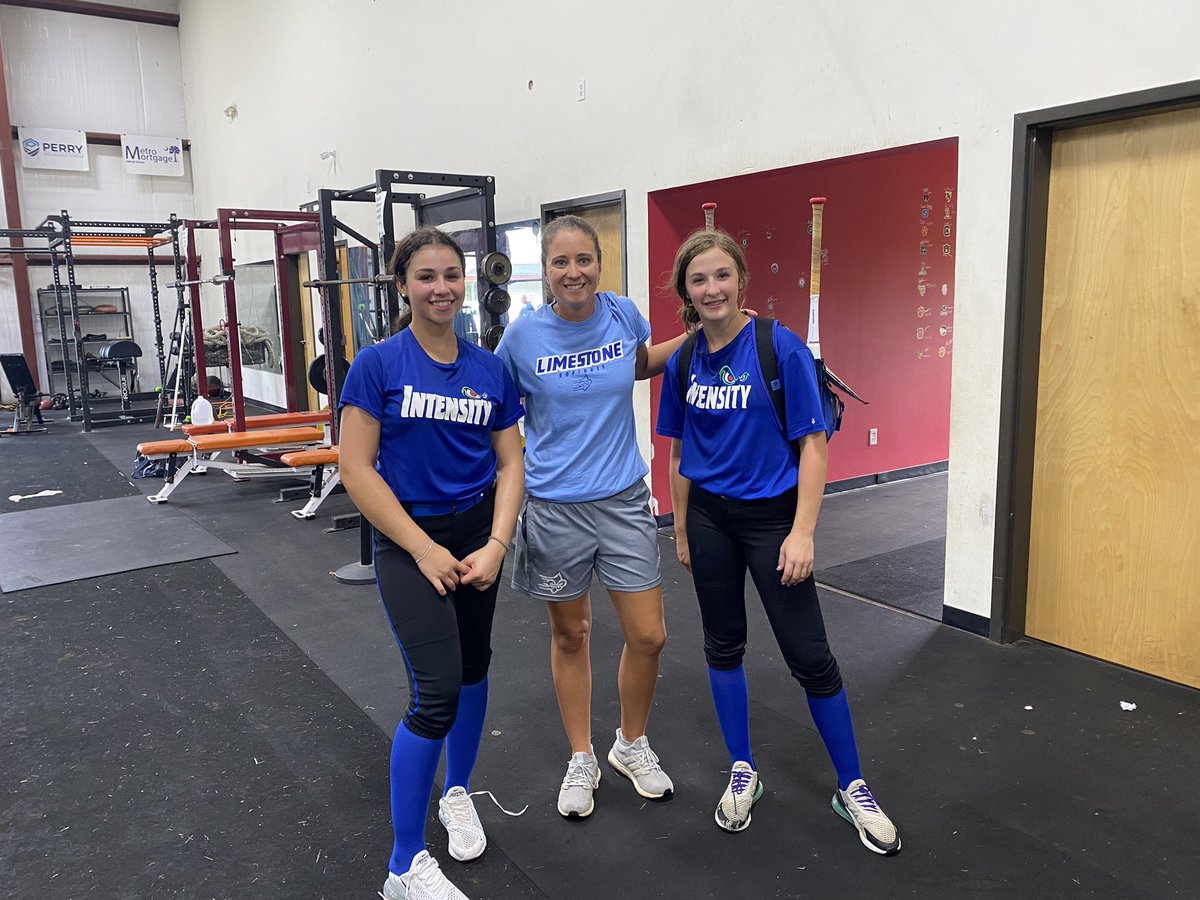 GlennaMclamb's tweet photo. I had a blast at the Fastpitch Masters Camp today.  We worked on a lot of drills to improve me as an athlete. Thank you coaches (@LimestoneSball @CoachAYates @queens_softball @JCSUniversity  and also Coach Newberry from Columbia College)for coming out and helping me improve!! https://t.co/U0KewpwYoP