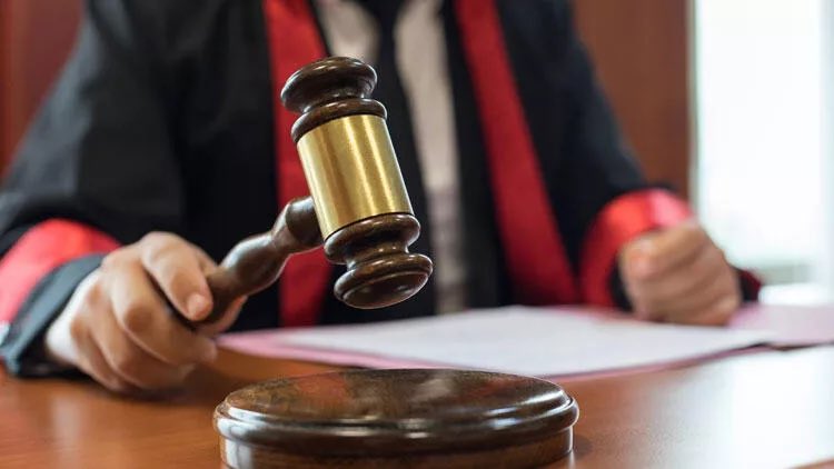 Eşyalı olarak kiralanan evden çıkarken eşya alınması “güveni kötüye kullanma” suçudur. Cezası 2 yıla kadar hapis ve adli para cezasıdır.

✍️Yargıtay 15. Ceza Dairesi
2020/3019 E. 2020/6847 K.