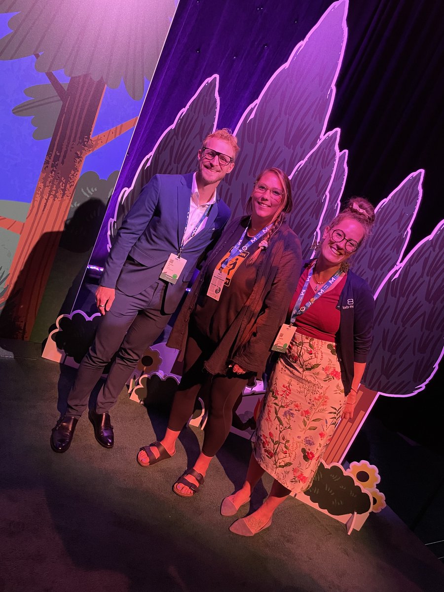 bxbmedia's tweet photo. @BxBMedia's Megan Swiderski and Angela Kiel hanging out with Austin Bay  @quizlet's Senior SEO Manager on the #MozCon2022 stage. (Angela was afraid we were going to get kicked out of the event for being on the stage 😁) https://t.co/upgJKyntBz