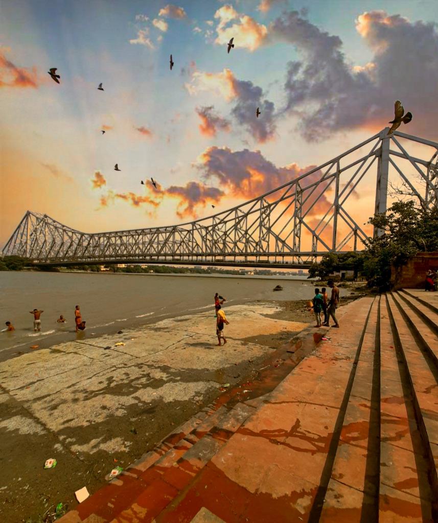Morning vibe of Howrah Bridge
© 𝗔𝗿𝗽𝗮𝗻 𝗔𝗱𝗵𝗶𝗸𝗮𝗿𝘆 𝗣𝗵𝗼𝘁𝗼𝗴𝗿𝗮𝗽𝗵𝘆

Check out this post on Pindle pindle.io/web/share?sid=…
<a href="/Pindle_India/">PINDLE INDIA 🇮🇳</a> <a href="/SamsungIndia/">Samsung India</a> 
<a href="/Lightroom/">Adobe Lightroom</a> #pindle #kolkata #mobilephotography