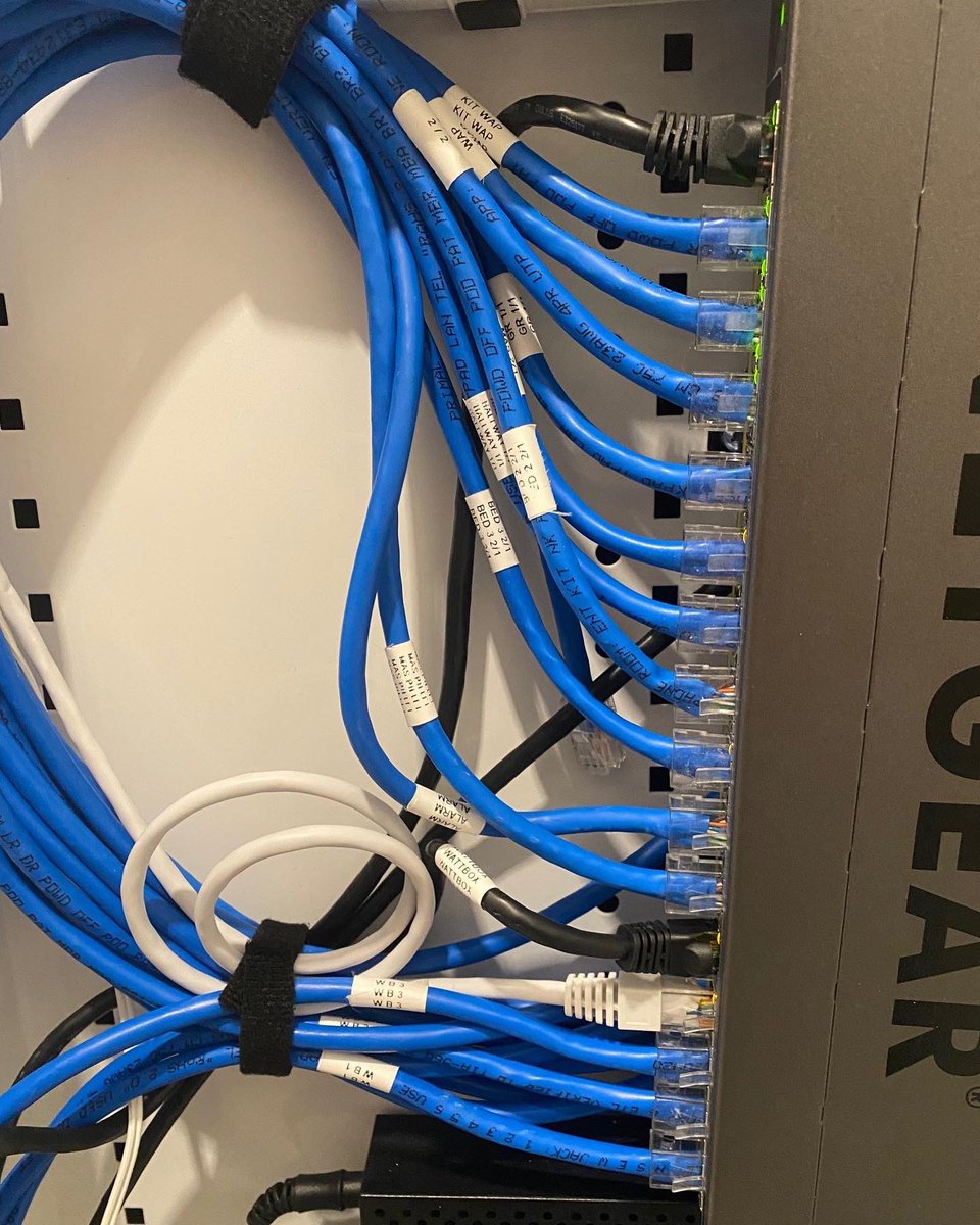 AcousticDesign's tweet photo. Hidden Beauty!😊
Shout out to our team for their clean installs. Even though this structured can will be covered and out of sight, the organization will be key for easy access and for future maintenance.
#oddlysatisfyingwires #cleanwires #organizedelectronics https://t.co/2Lhb6CWtMt