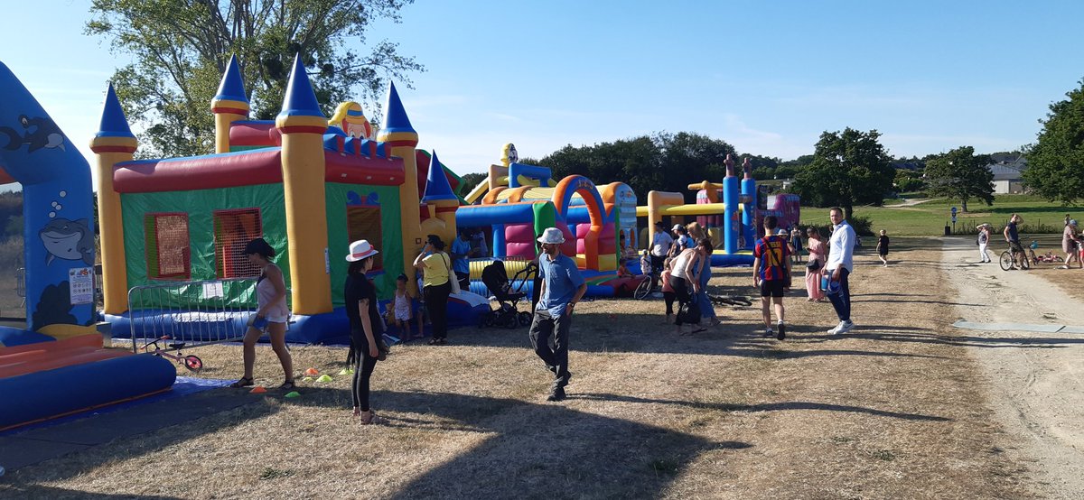 Les festivités de la fête nationale sont lancées sur #Bonchamp avec les Foulées Bonchampoises et les structures gonflables sur l'espace Galbé sous un magnifique soleil ☀️en attendant la nuit 🌙 et le feu d'artifice. <a href="/BonchampEnsembl/">BONCHAMP ENSEMBLE</a>