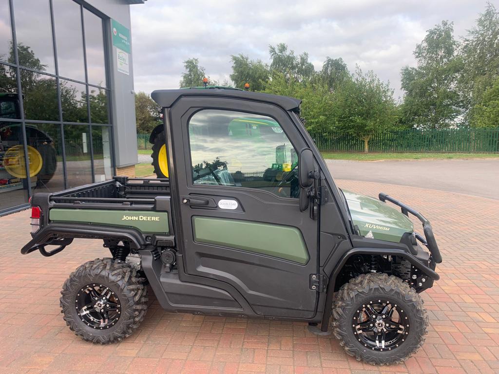 DoubledayGroup's tweet photo. Throw back to Saturday morning and a delivery by Scott Lea from our Doubleday Swineshead depot with this New John Deere XUV865 Olive &amp; Black Gator 🐊  #DeliveryDay #WorkDoneWell https://t.co/aQv9FGVBNt