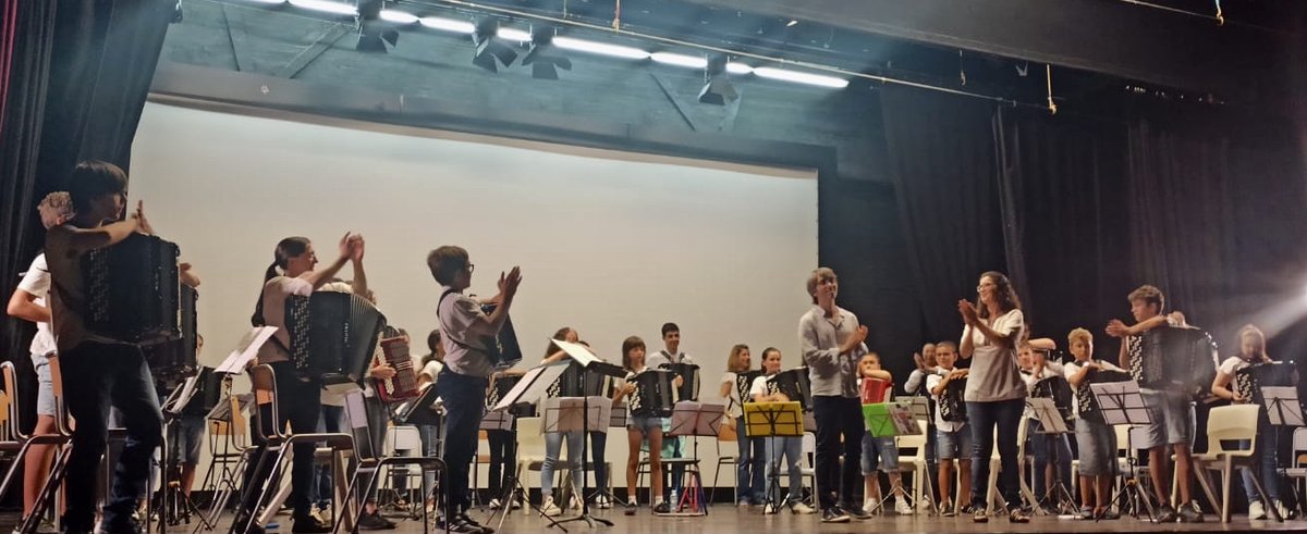 mundo-acordeon.blogspot.com/2022/07/experi…

#topakord2022 #LAPSO #hauspoz #acordeon #accordion #composer #compositor #Estreno #orquestadeacordeones #lapso #music #musicartists #musician #musicians #javiergsanchez #artist