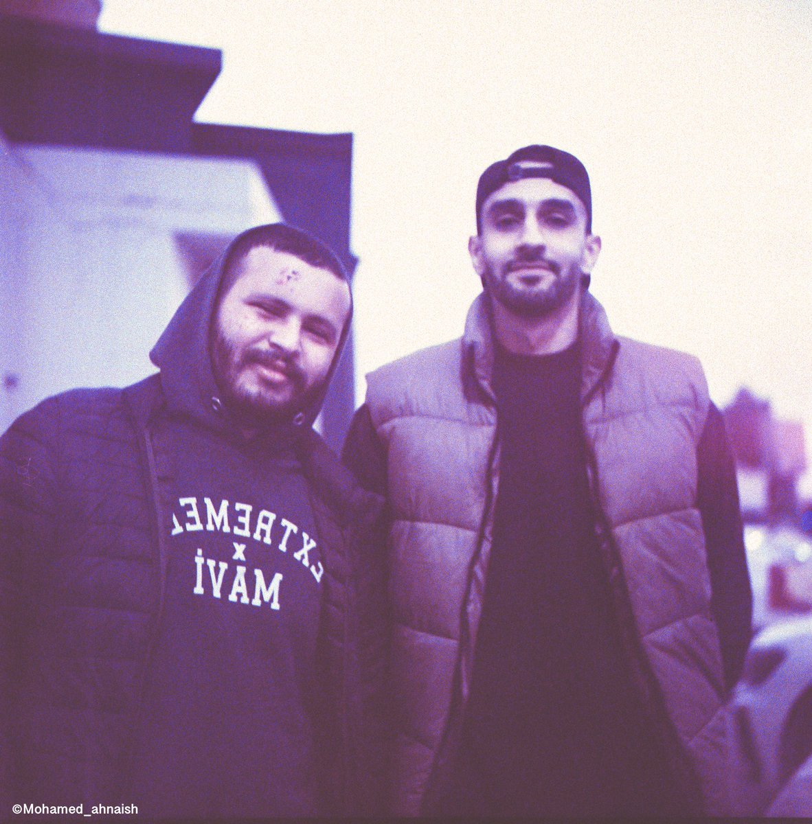 Mohamed_ahnaish's tweet photo. 🐻🦊
@Elmgawshi
@xiimoomen
Shoot with yashica635 Kodak film e200
#filmstillalive #shoitmorefilm #ishootfilm #filmisback #KODAK #analog https://t.co/2UzIYMBdhF