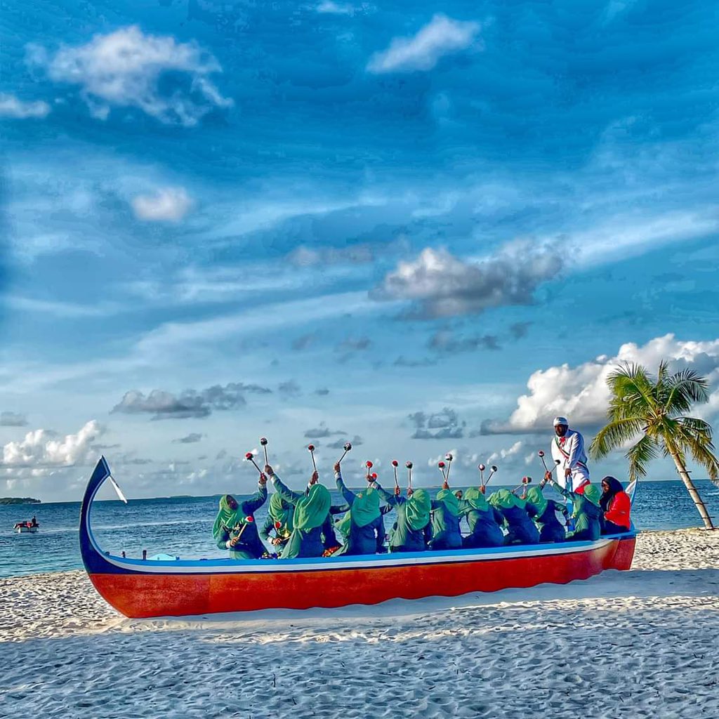 DRV_Council's tweet photo. މަގޭ  ޢީދު  1443  ކުޅިވަރުތަކުގެ  ތެރޭގައި  ހިމެނޭ  މަންގަލަން  ދަނޑި  އަދި  ކުރުފަލި  ޖެހުމުގެ  ހަރަކާތް!
#mageyeid1443
#mageydharavandhoo https://t.co/A7F8HxDtj0