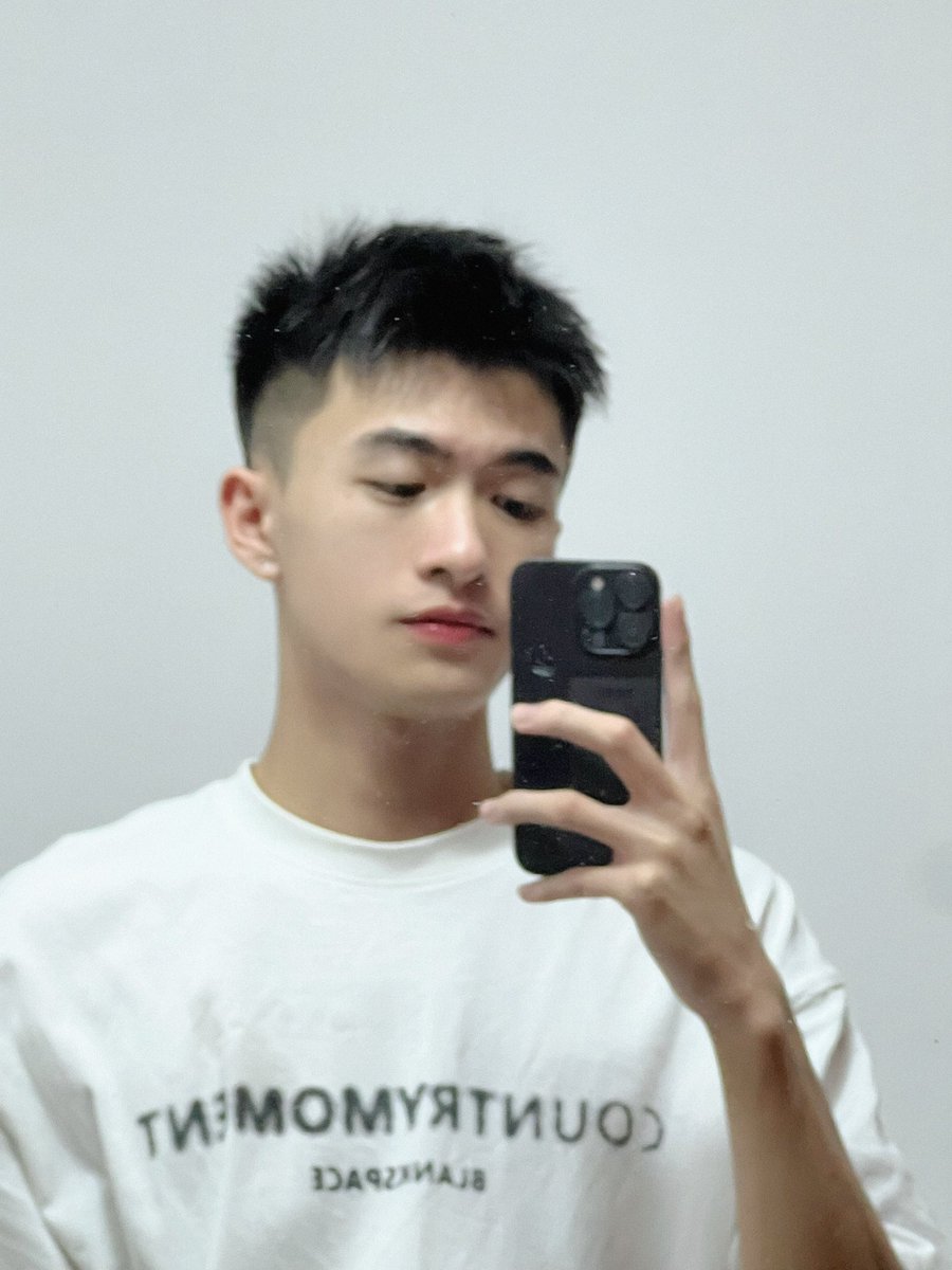 Chriiis tweet media