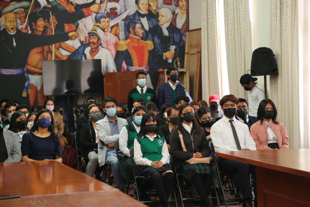 ignacio_rubi's tweet photo. La educación de calidad en el @Edomex es una prioridad para el Gobernador @alfredodelmazo. Hoy firmamos convenio en materia de servicio social con el H. Ayuntamiento de #Zinacantepec para integrar estudiantes de programación. @somoscecytem @geramonro05 @israeljeronimol https://t.co/fK3nBvIgm3