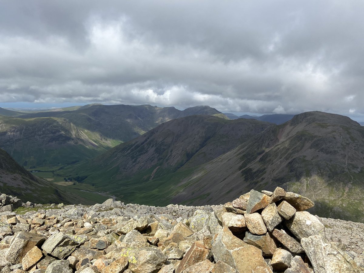 Fells2Alps's tweet photo. Beaut day #fellrunning #wasdale https://t.co/dpDzK4Xh9T