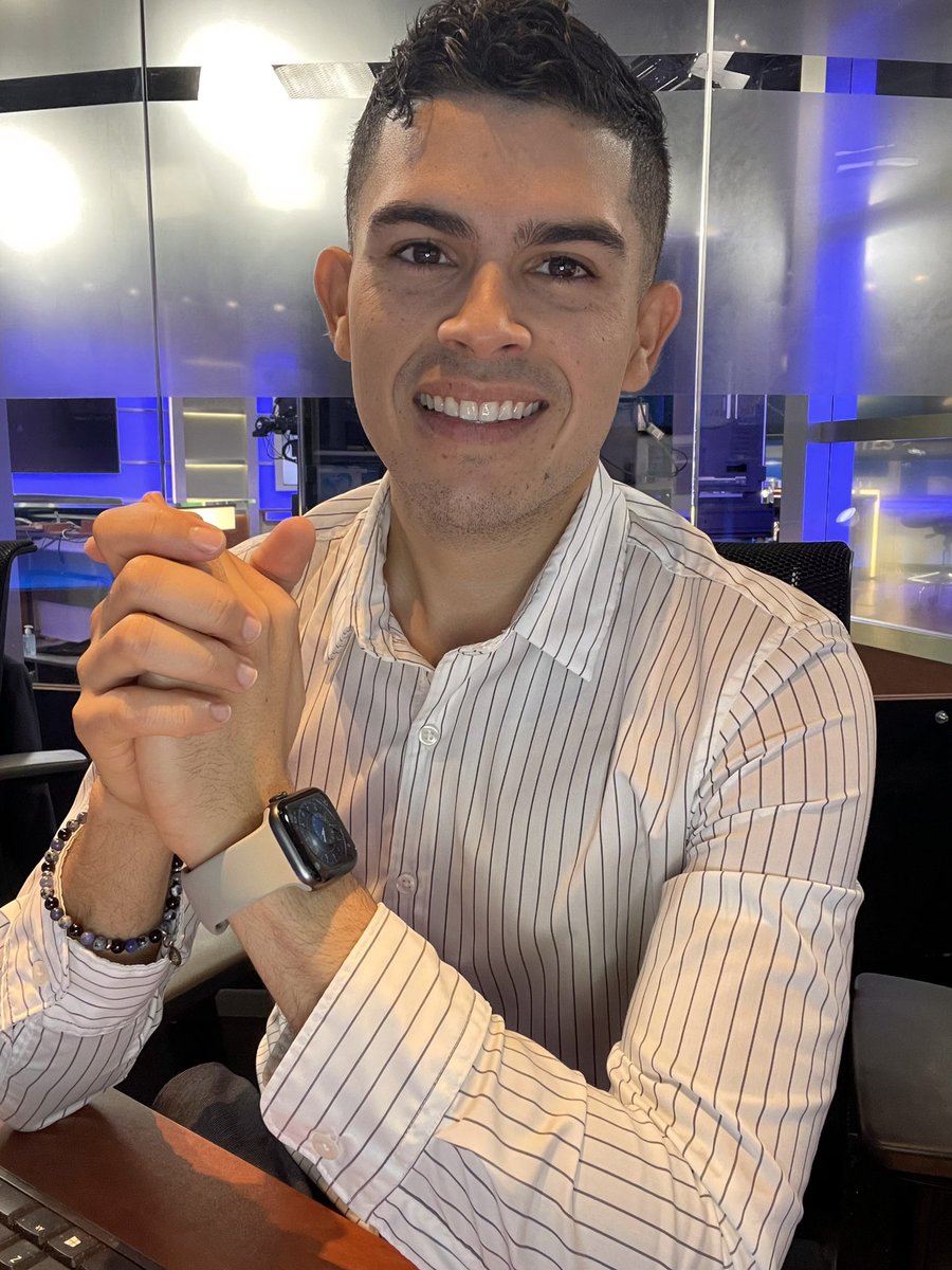 AbimaelTiempo's tweet photo. ¡Hola! 👋☺️ Aquí, en el centro de #meteorología de #Telemundo48, preparándoles el pronóstico para el #ÁreaDeLaBahía. También los espero esta tarde por #Telemundo33 y #Telemundo51 con el informe del #Tiempo para el centro de #California. https://t.co/XFHl6UiVvI