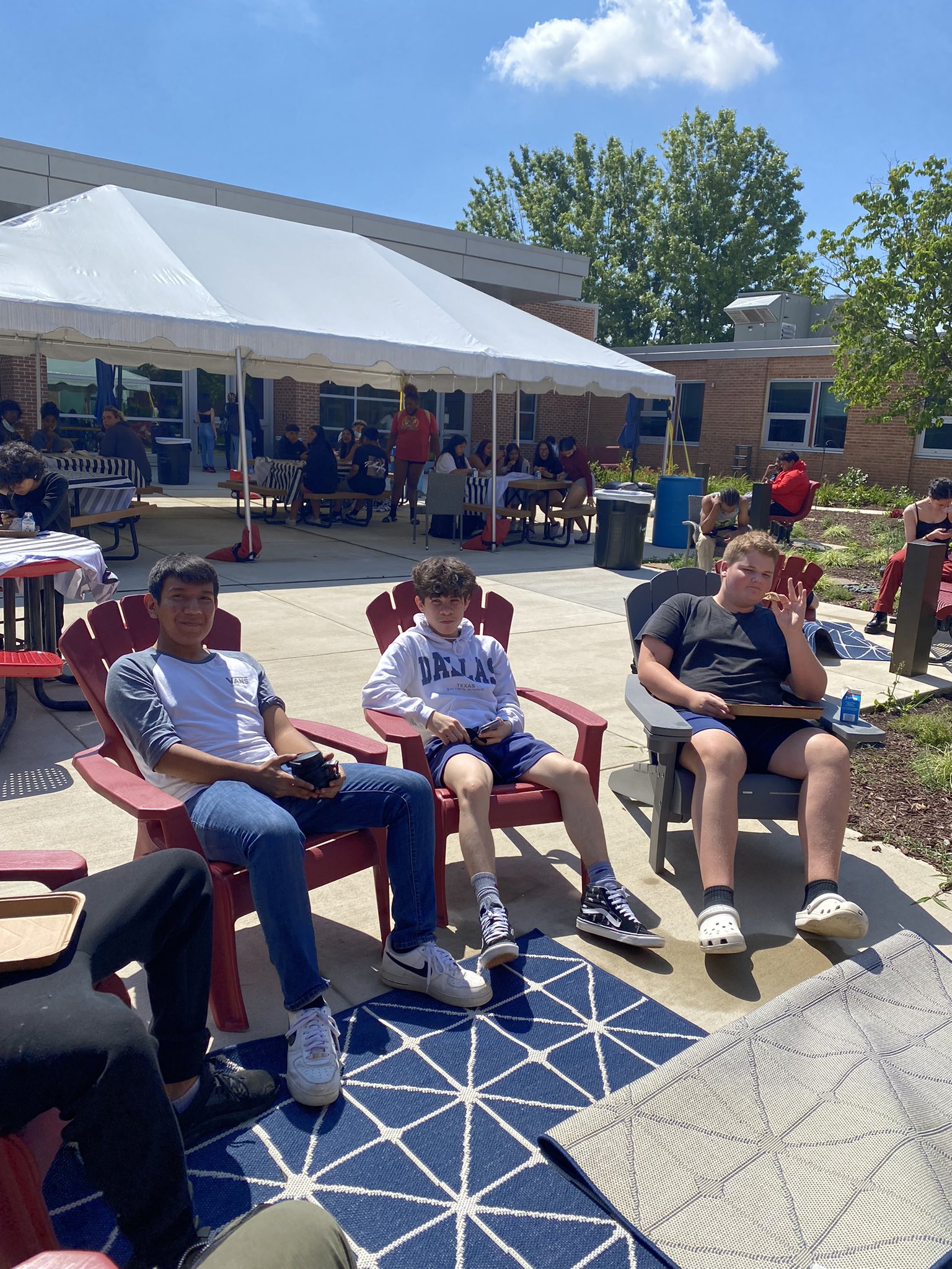 Herndon High School on Twitter "Lunch chill’ HCRA styleFCPSCRA https