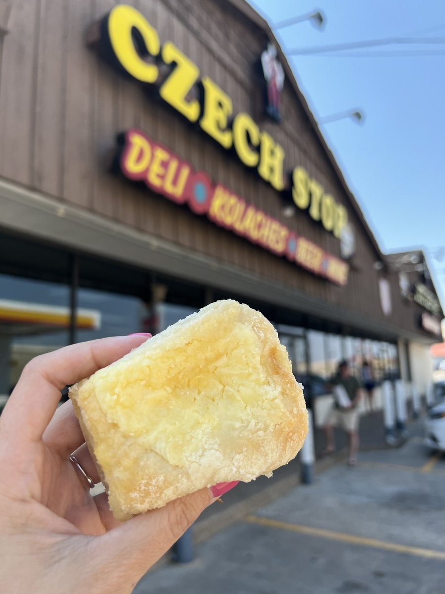 adventurelemon7's tweet photo. It wouldnβt be a trip to the Metroplex without a kolache from the Czech Stop.
#westtexas #texastravels #kolaches #czechstop #adventurelemonπ https://t.co/aOmOSAEhNo