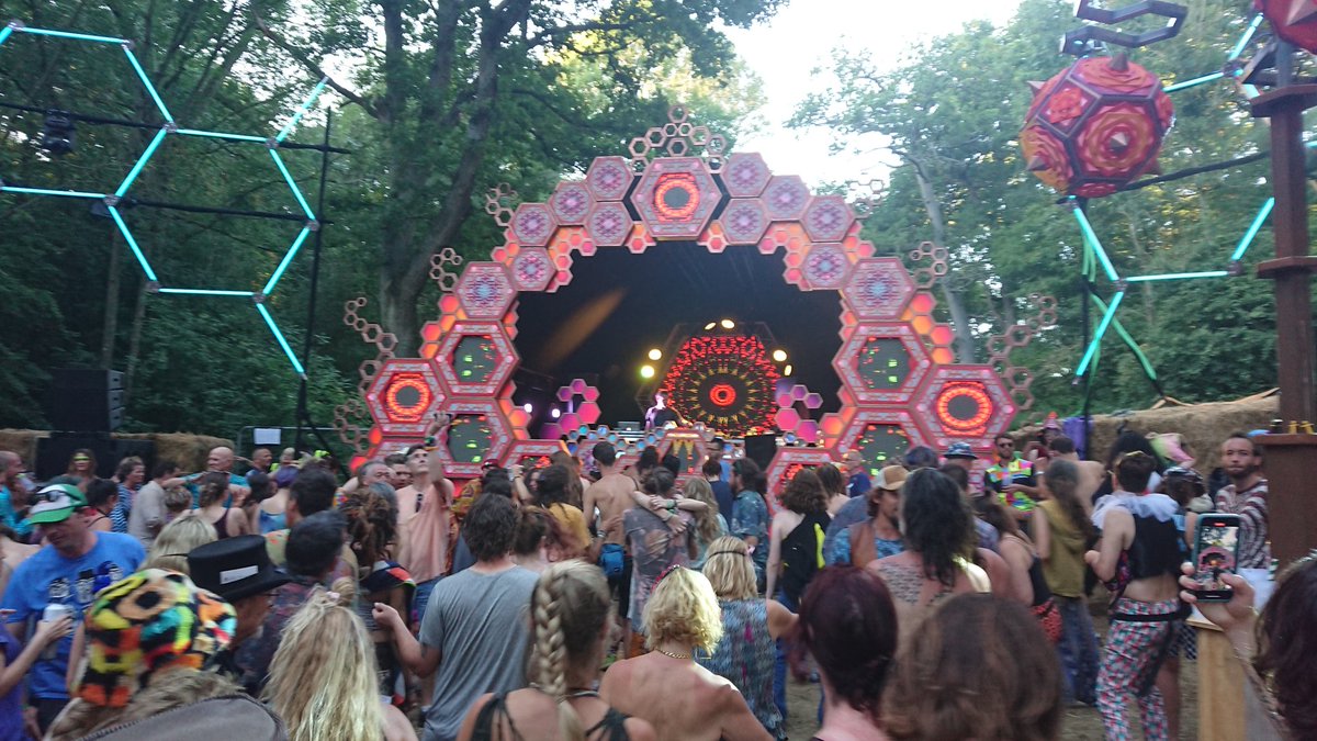 Reefunit_'s tweet photo. Crazy times back at @NoisilyFestival 2022 with the TrickMusic family! Amazing people - next level production ๐ #Scorb #liquidstage https://t.co/BIfLBLVMLz