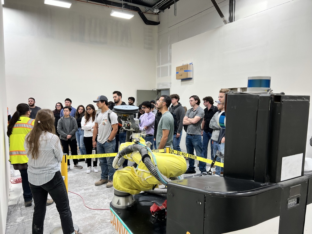 swinerton's tweet photo. Thanks to Canvas (We're Hiring!) for hosting our #Swinterns and showing them your drywall-finishing machine in action!
#internship #constructioncareers #constructioninnovation https://t.co/UIvofG8KfX