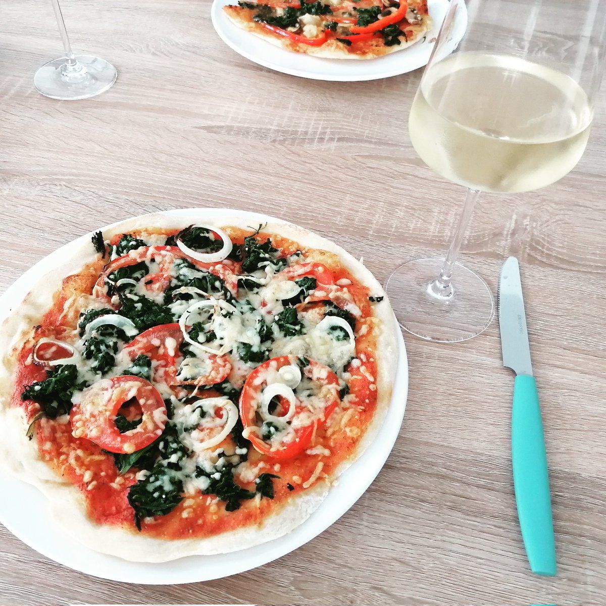 DieFiwis's tweet photo. Heute selbstgemachte Pizza

https://t.co/VGoF3hSsl2

#food #pizza #mittagessen #abendessen #veggie #vegetarisch #ofen #überbacken #käse #diefiwis https://t.co/v6pVFML6Og