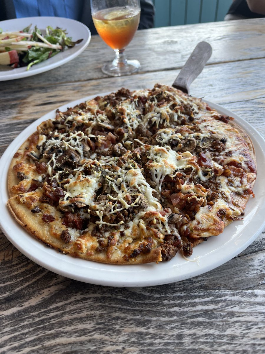 Just had this glorious pizza at a lunch meeting out on the patio at <a href="/TheWoodenMonkey/">The Wooden Monkey</a> 😍

From their locally grown produce and commitment to our environment, to their great location &amp; delicious food—if you’re looking for a local restaurant to support, you’ll love it!
#SupportLocal