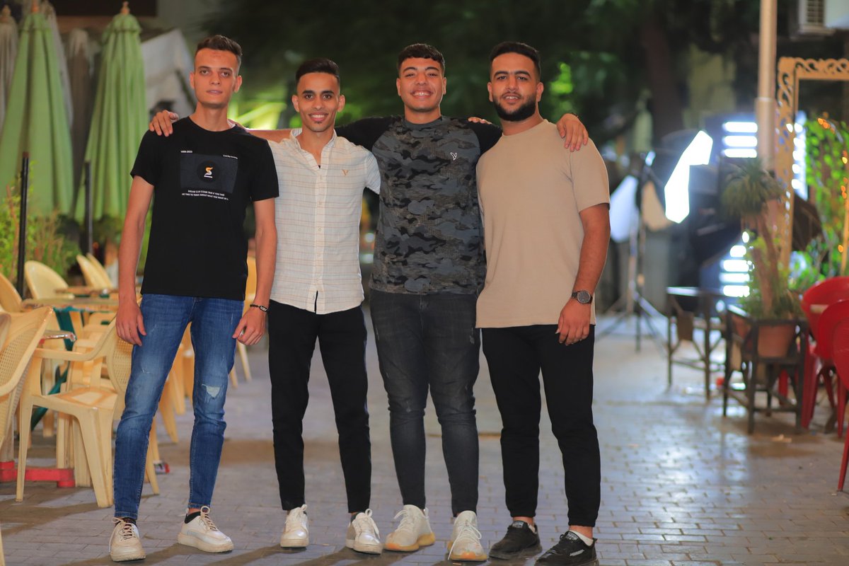 الناس كلها فى حته وانتو فى حته تانيه ❤