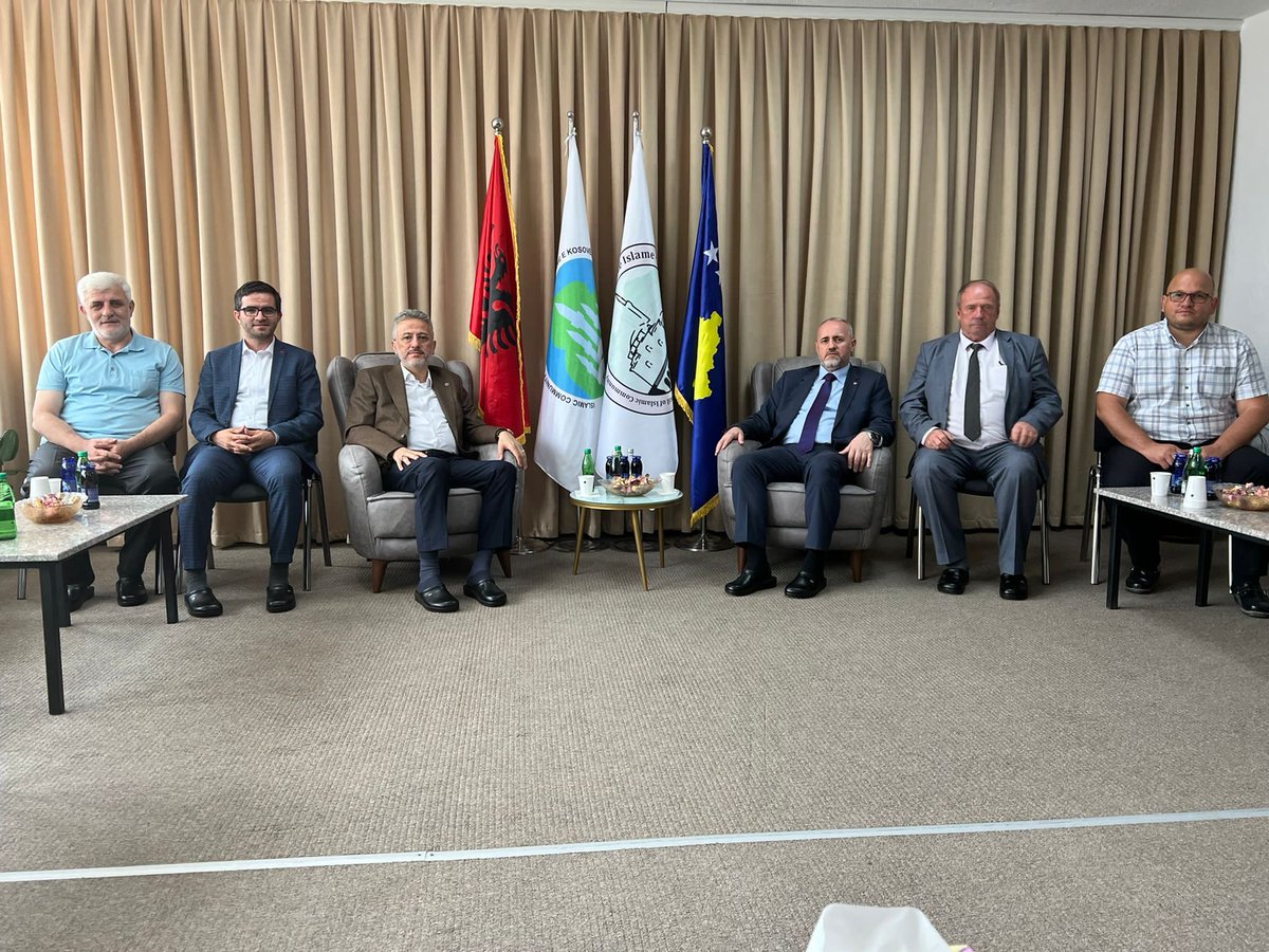 bnymnalbayrak's tweet photo. Kosova’nın manevi hayatına rehberlik eden, HademeiHayrat ile M. Âkif’in yurdu ipek şehrin de bir araya geldik.

Birlikte neler yapabiliriz konuştuk ve yol haritamızı belirledik. Bu hayırlı hizmetleri yerine getirme hususunda Allah cümlemizin yar ve yardımcısı olsun!🇹🇷❤️🇽🇰 https://t.co/PnSYsQnaFq